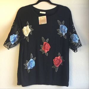 Soft stretchy top with roses appliqué lattice sleeves witchycore cottagecore S